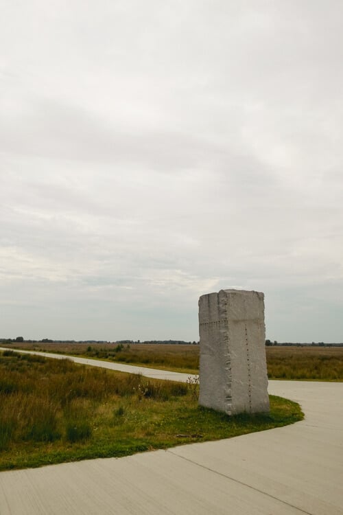 Gedenksteen in het Bargerveen tijdens het Noaberpad